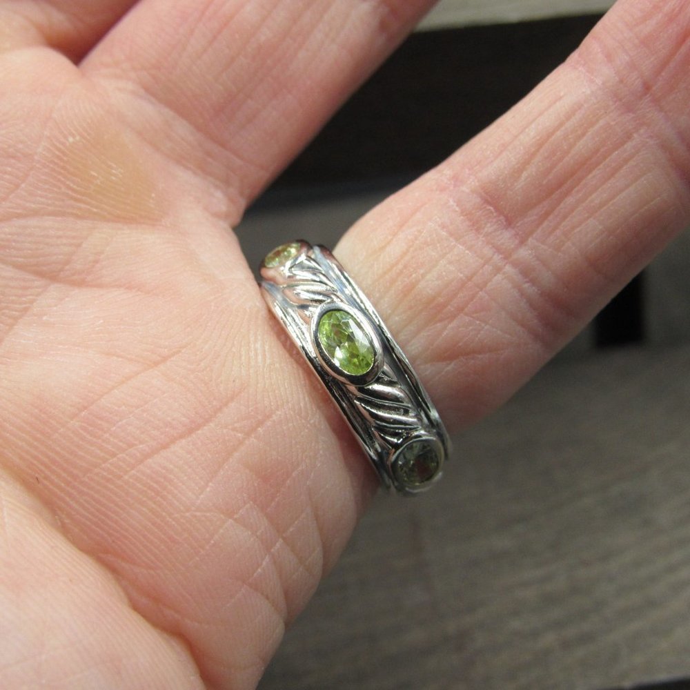 Size 5.25 Sterling Green Cubic Zirconia Ring - Picture 2 of 7